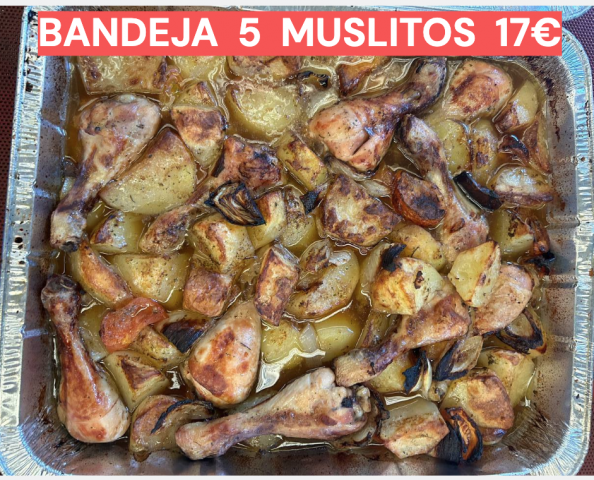Asado de Muslitos de Pollo bandeja de. 5 raciones , horario a partir dd las 11,00. horas